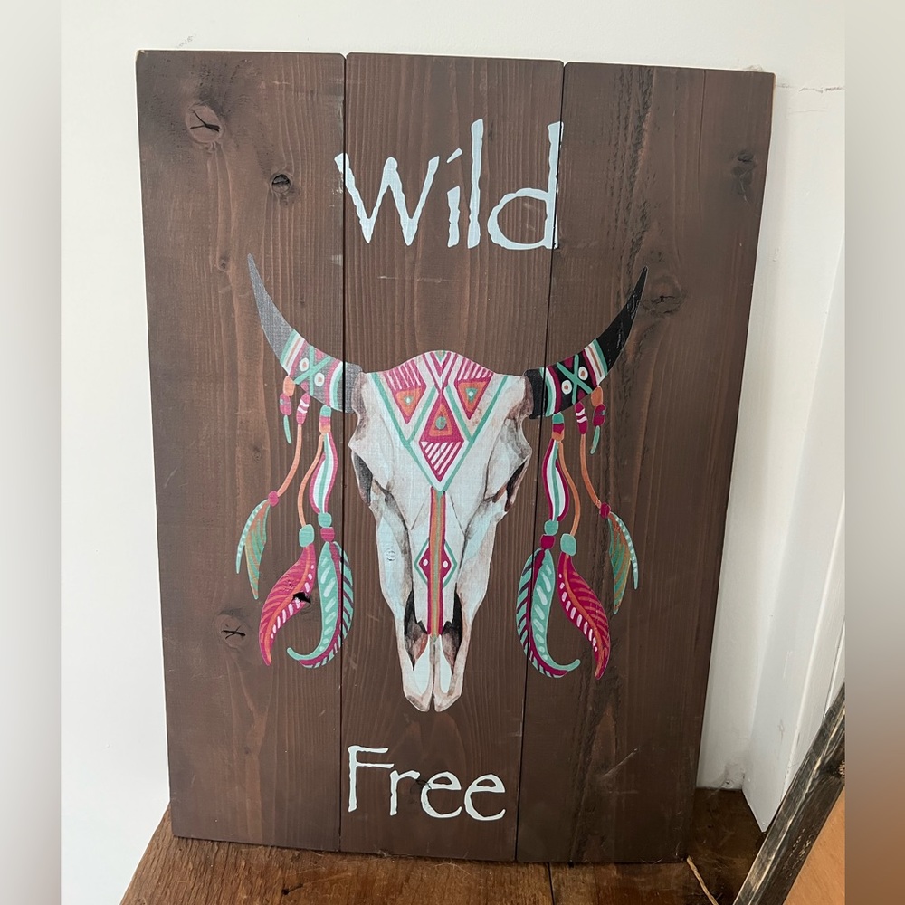 Wooden sign - wild & free with skull/feathers